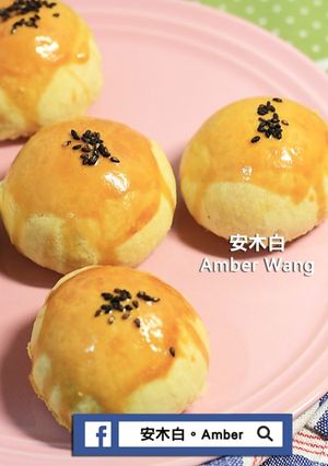 蛋黃酥(紅豆沙+鹹蛋黃餡)(影片) 的食譜成品照片