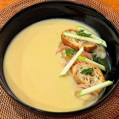 A picture of Onion soup.