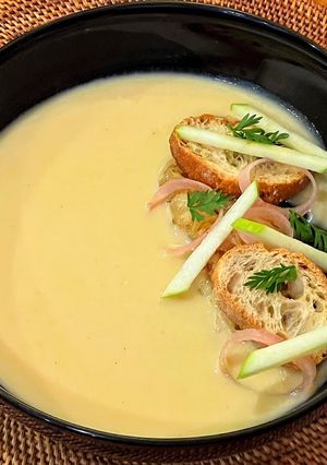 A picture of Onion soup.