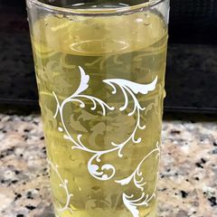 A picture of Detox drink with fenugreek seeds.