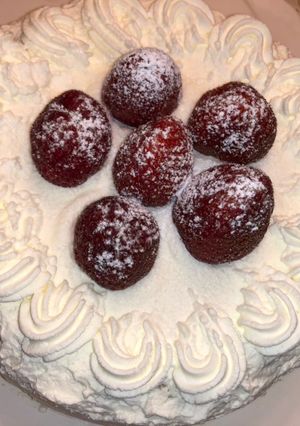 A picture of Japanese Strawberry shortcake.