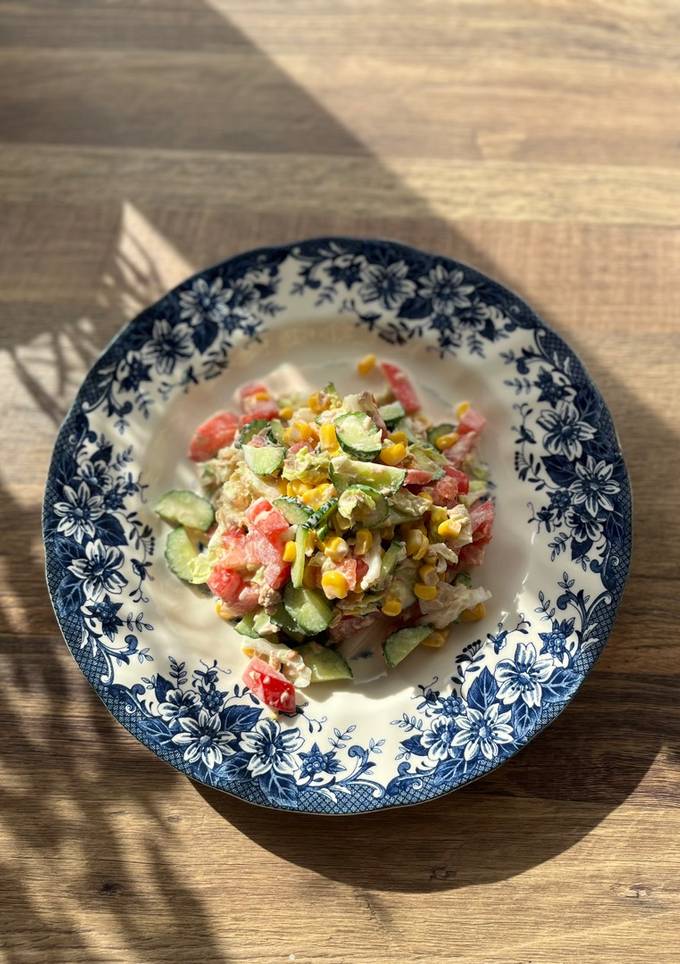 Салат овочевий з кукурудзою