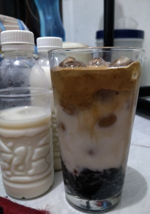 Foto resep Dalgona dari susu kedelai topping cincau hitam (cao)