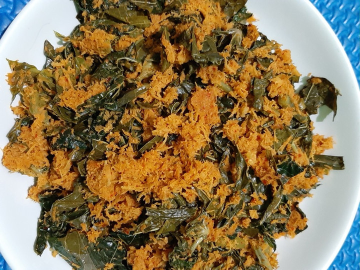 Langkah Mudah untuk Menyiapkan Urap daun singkong + daun pepaya yang Enak Banget