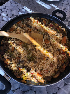 Una foto de Paella de verduras