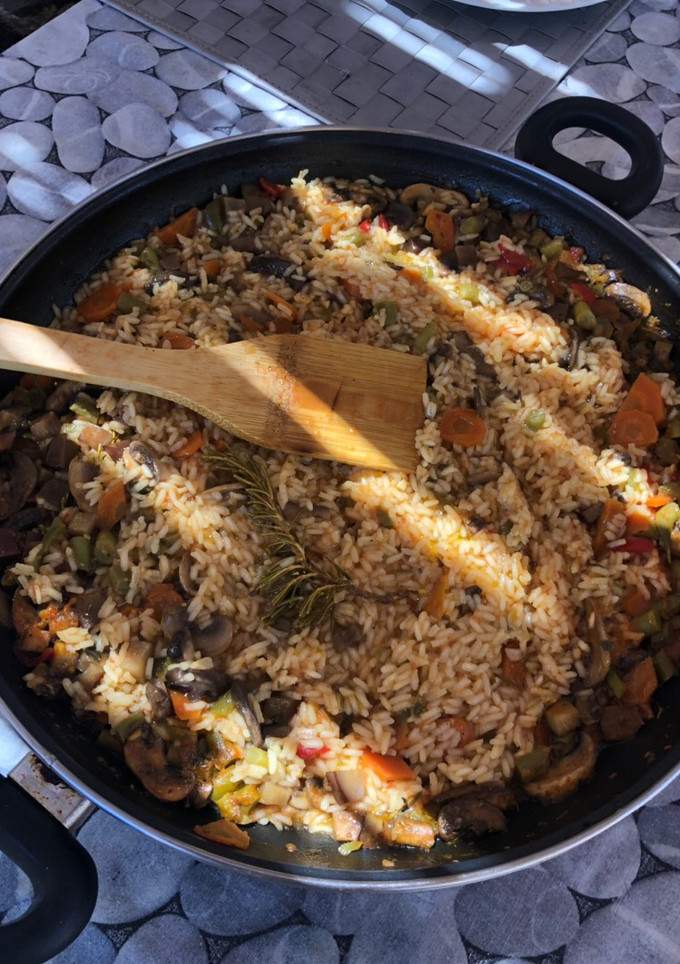 Una foto de Paella de verduras
