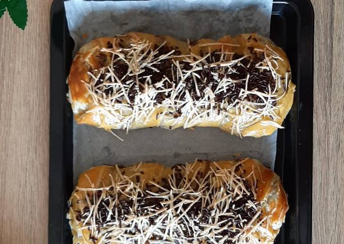Bagaimana Menyiapkan Strudel pisang coklat keju, Bikin Ngiler