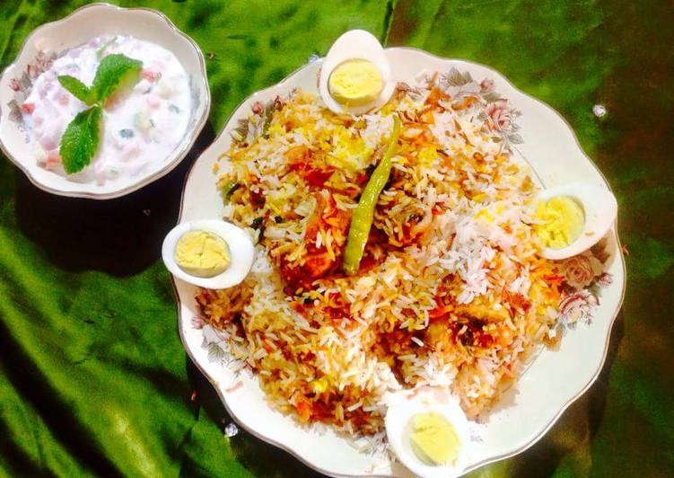 Simple Way to Prepare Homemade Hyderabadi Kacchi Murgh Dum Biryani