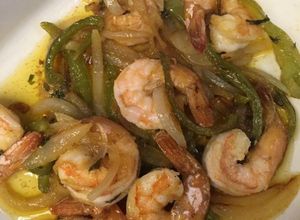 Una foto de Camarones con pimientos