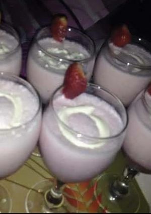 A picture of Strawberry shake.