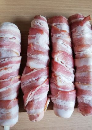 Sajttal töltött Bacon virslik recept fotója