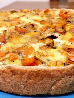 Una foto de Tarta de calabacín, cebolla y queso