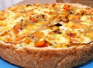 Una foto de Tarta de calabacín, cebolla y queso