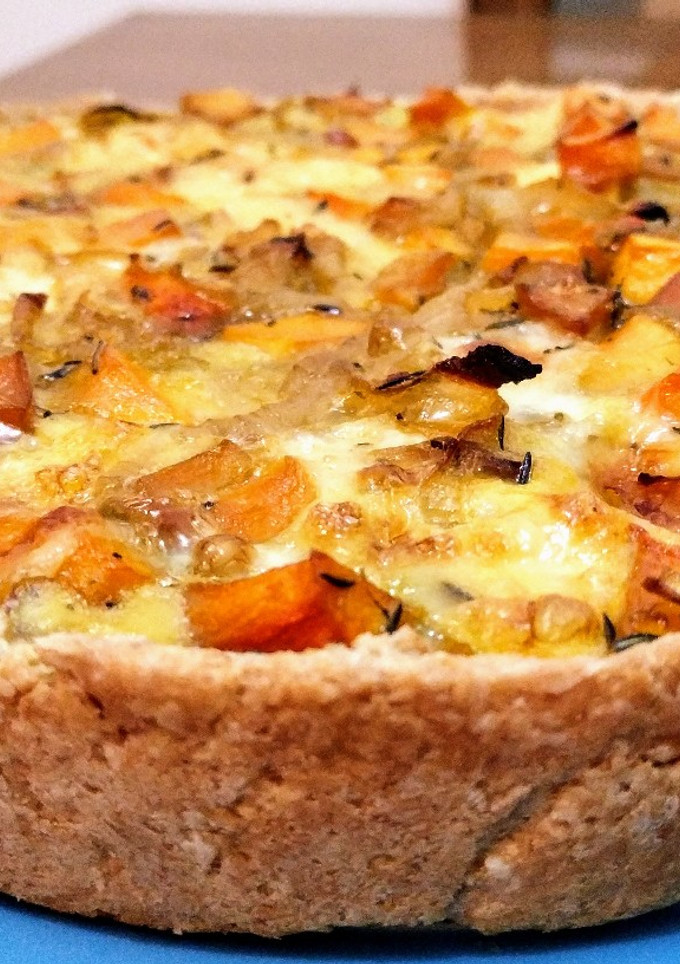 Una foto de Tarta de calabacín, cebolla y queso