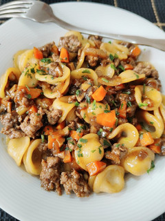Una foto de Orecchiette con carne de vacuno y verduras sabor oriental