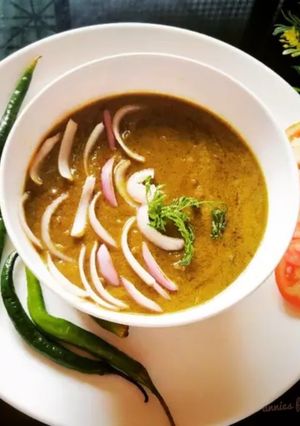 A picture of Dal palak coconut curry.