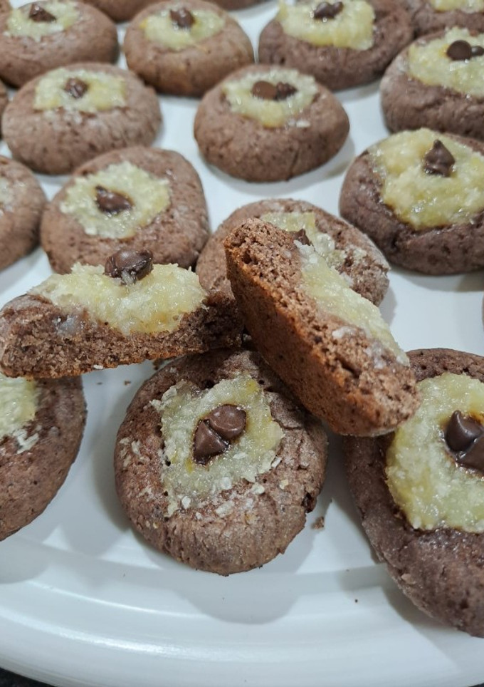 Una foto de Pepas de cacao con dulce de peras express sin manteca