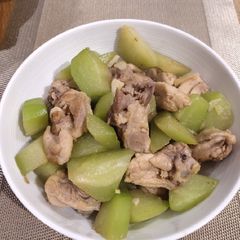 A picture of Sayote with Chicken.