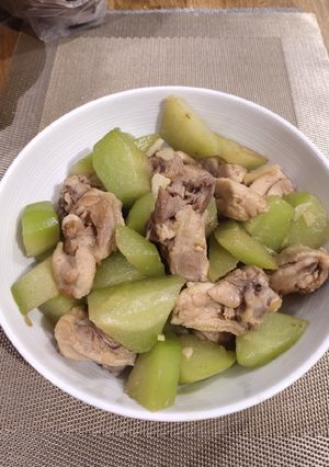 A picture of Sayote with Chicken.