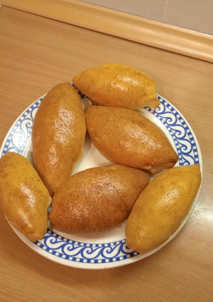 Класичні пиріжки з рисом та яйцем