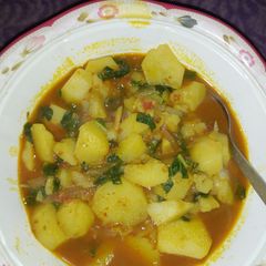 A picture of Irish potatoes porridge with spinach.