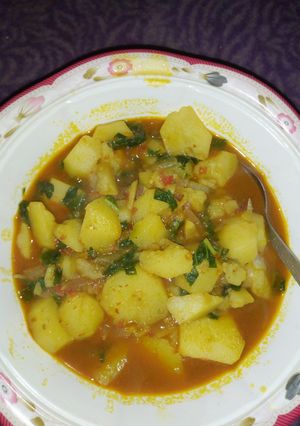 A picture of Irish potatoes porridge with spinach.