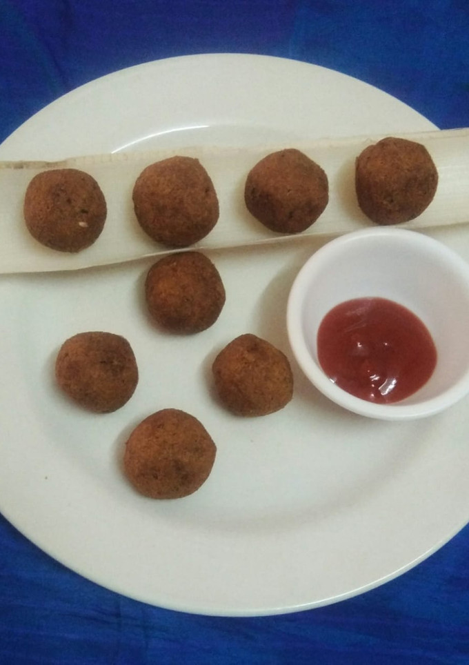 வாழைத்தண்டு கோலா உருண்டை செய்முறை முக்கிய புகைப்படம்