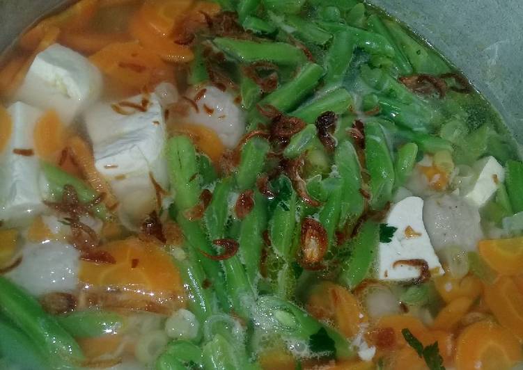 Langkah Mudah untuk Menyiapkan Sup tahu dan bakso yang Menggugah Selera