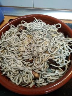 Una foto de Gulas al ajillo con shiitake