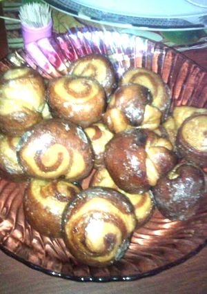 A picture of Glazed Cinnamon rolls (my style).