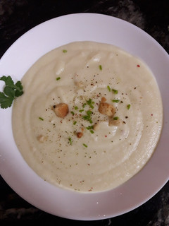 Una foto de Crema vegana de coliflor y puerro