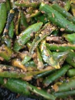 हरी मिर्च का अचार (hari mirch ka achar recipe in Hindi) रेसिपी मुख्य फोटो