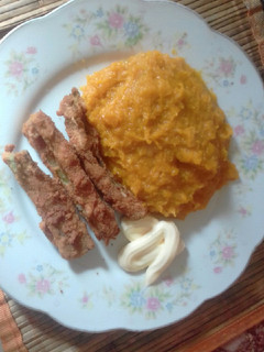 Una foto de Palitos de acelga y puré de calabaza