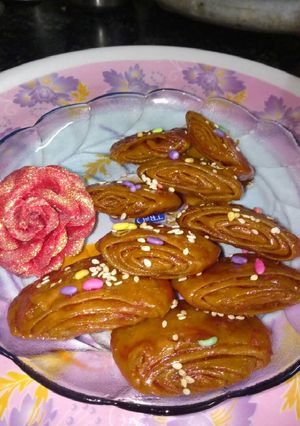 खाजा स्वीट (Khaja sweet recipe in hindi) रेसिपी मुख्य फोटो