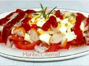 Una foto de ensalada mar y campo