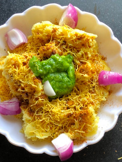 સુરતી લોચો (Surti Locho Recipe In Gujarati) રેસીપી મુખ્ય ફોટો