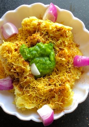 સુરતી લોચો (Surti Locho Recipe In Gujarati) રેસીપી મુખ્ય ફોટો