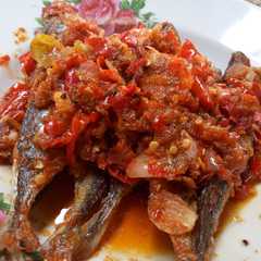 Ikan asin sambel uleg রেসিপির প্রধান ছবি