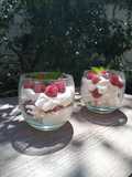 Torta merengue frambuesa en copa