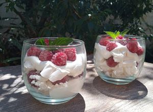 Una foto de Torta merengue frambuesa en copa