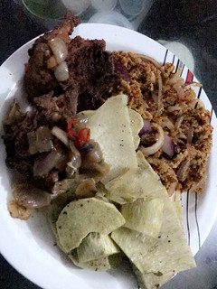 A picture of Fried yam,chicken and egg sauce.