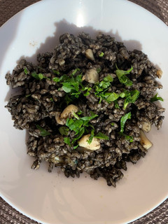 Una foto de Risotto negro