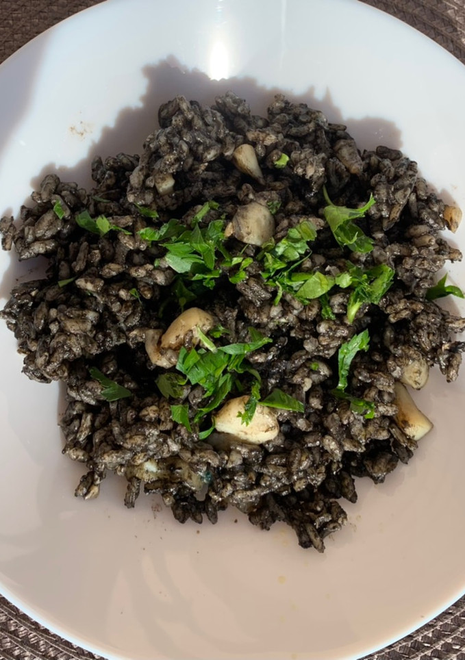 Una foto de Risotto negro