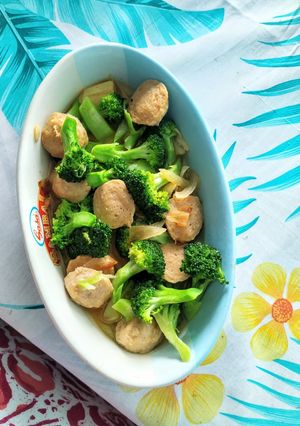 Foto resep Cah Brokoli Bakso Simple