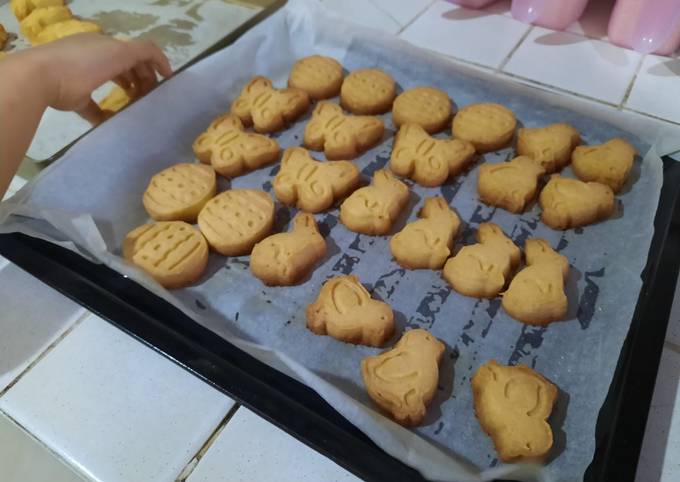 Bagaimana Menyiapkan Milk Butter Cookies no Mixer yang Menggugah Selera