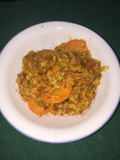 Una foto de Arroz caldoso con longaniza y vegetales