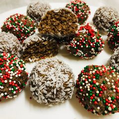 A picture of Chocolate Weet Bix Balls.