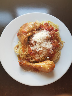 Una foto de Spaguetis con pollo