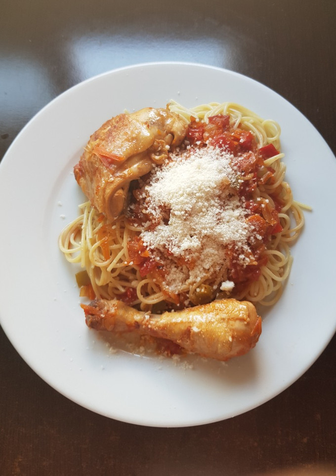 Una foto de Spaguetis con pollo
