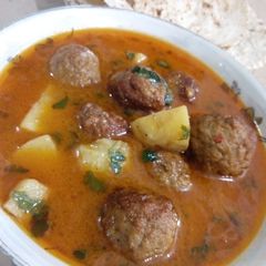 A picture of Kofta aloo curry.